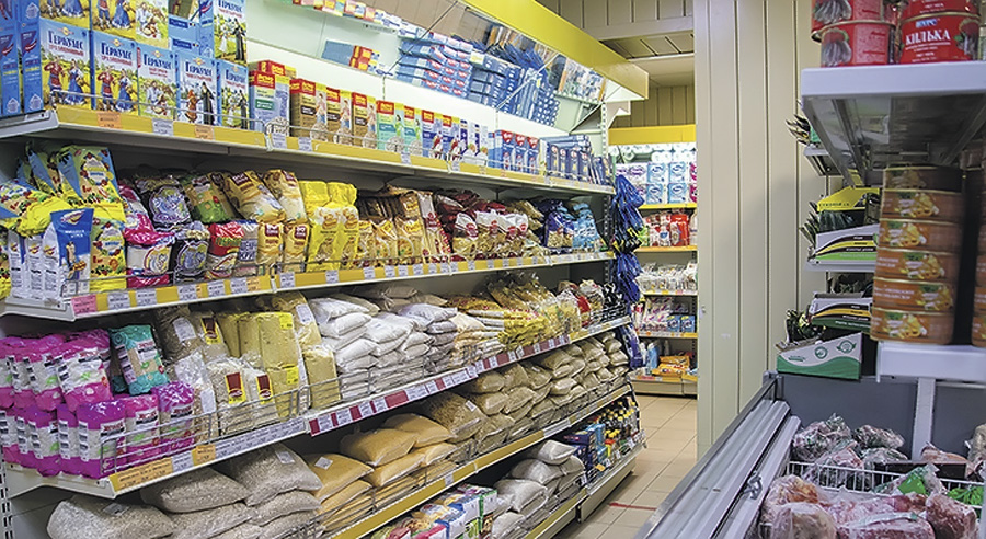 Дефицита нет. И не будет. Полки в магазинах не опустеют